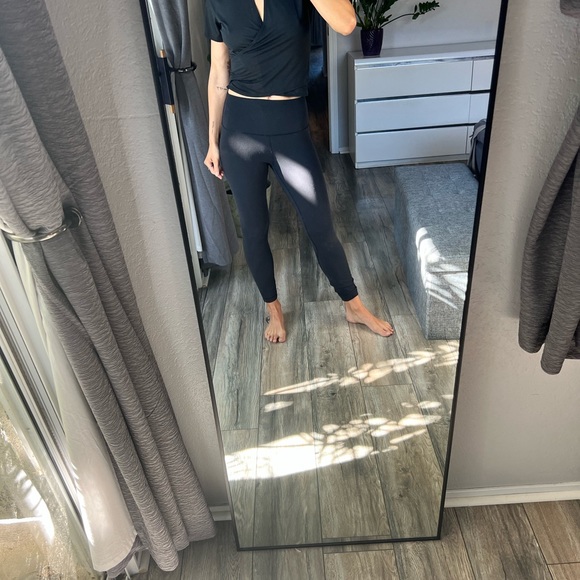 Lululemon black top - Picture 2 of 4